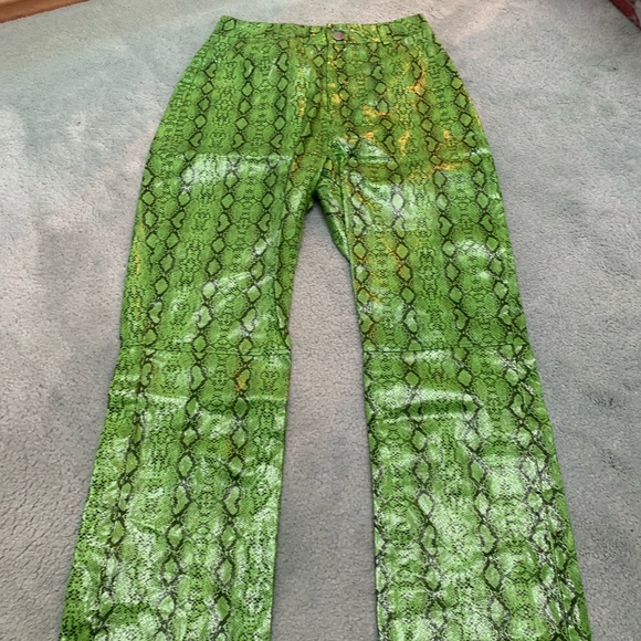 FAUX snakeskin straight leg pants , high waist, zipper fly size US 4 - Picture 2 of 5